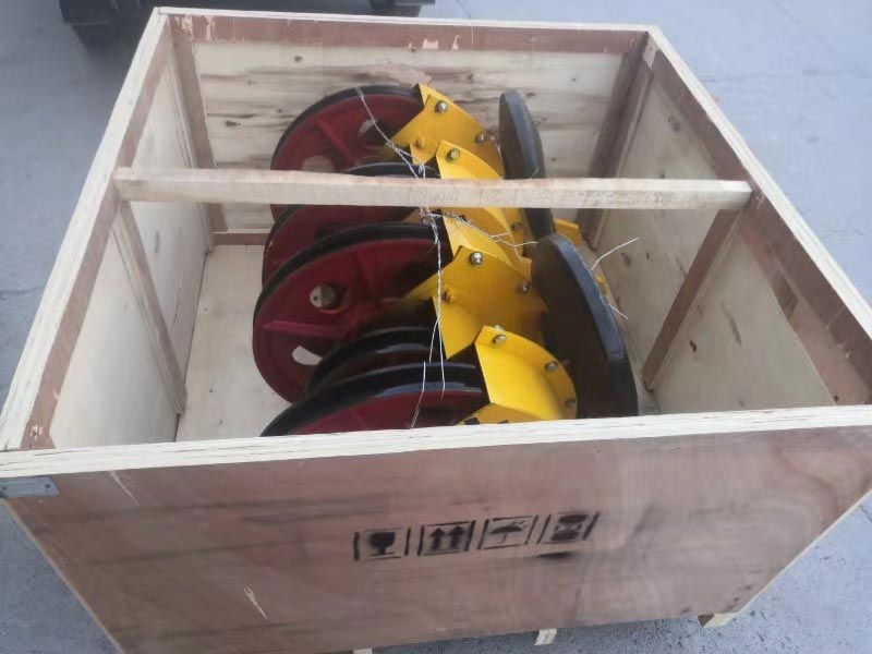 Two sets of 17.5 ton hooks delivered to Pakistan in September 2019.
